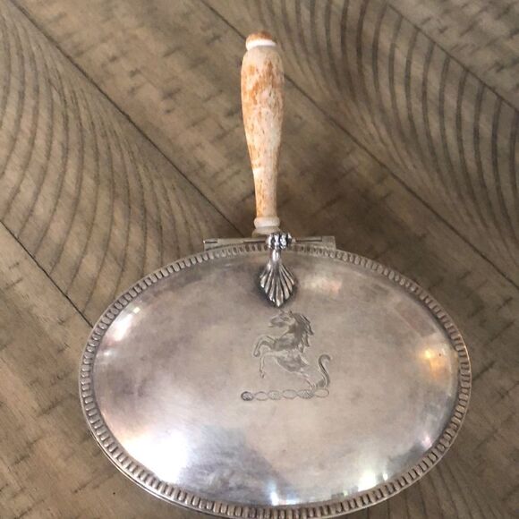 Vintage Sheffield Lion 🦁 Horse 🐴 Silver Plated Silent Butler working condition - Picture 3 of 16